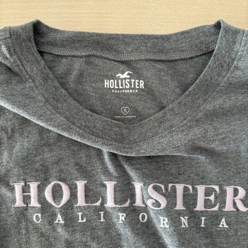 Hollister women's blouses size Small like new, pack of 2