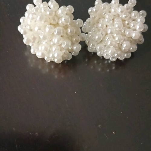 Stud earrings new with white pearls