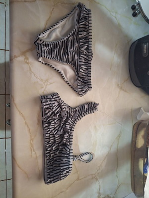 Girls' swimsuit size 2 like new, black and grey