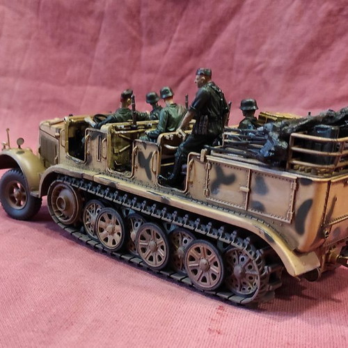 COLLECTIBLE metal version of the tracked vehicle "German Sd.Kfz.7 Half-Track"132 OUT OF STOCK.