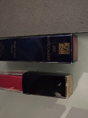Estée Lauder lip gloss, new