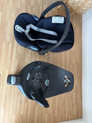 Cybex Cloud Z car seat used, navy blue with base