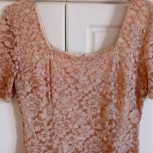 Lace dress in soft salmon color like new, size L