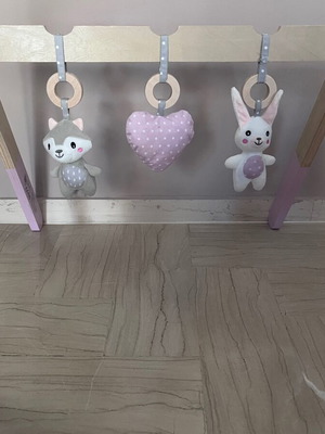 Wooden baby gym with 3 hanging toys