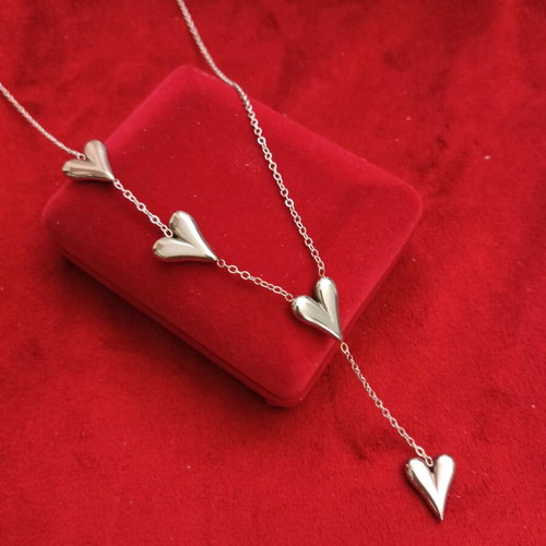 Necklace new stainless steel with asymmetrical silver hearts