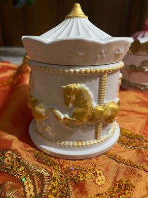 Soy candle in handmade porcelain carousel container new