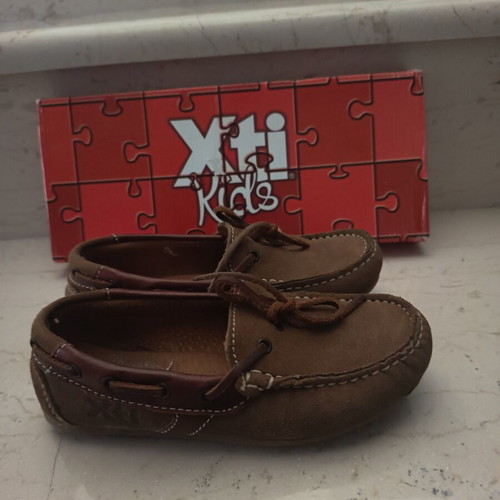 Xti Shoes boys' boat shoes size 30 used, taupe