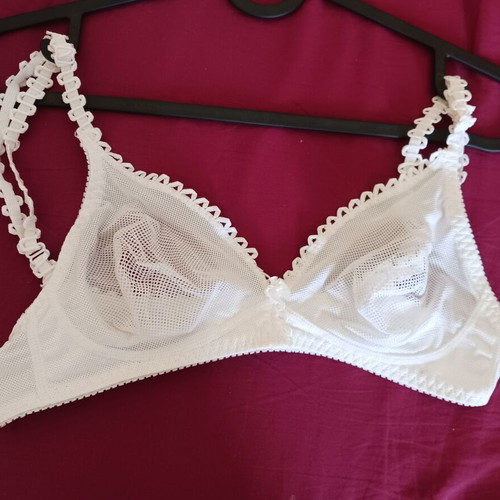 White bra new, wireless, size 75B