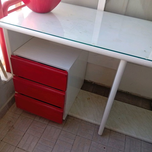 Desk lacquer white red with glass top like new by Malles