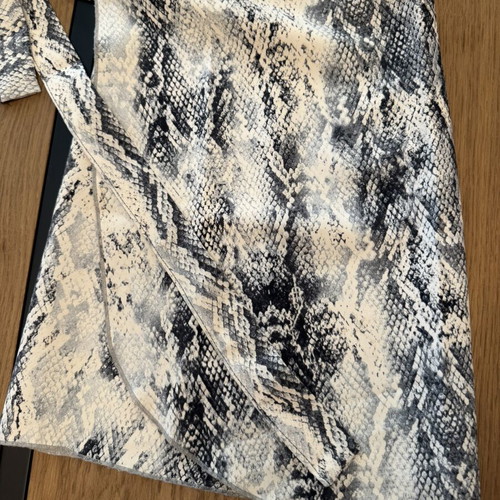 Wrap skirt one size S/M, black and white