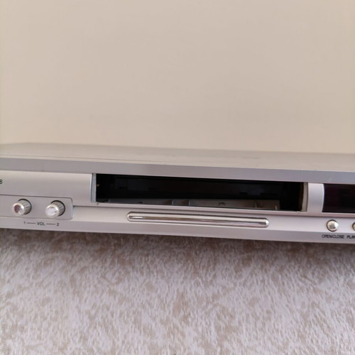 Crown DVD Player DVD-2818 like new, silver, karaoke compatible