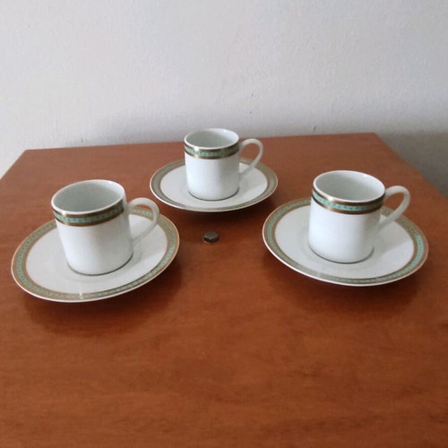 Porcelain coffee cups like new, set of 3 with classic design