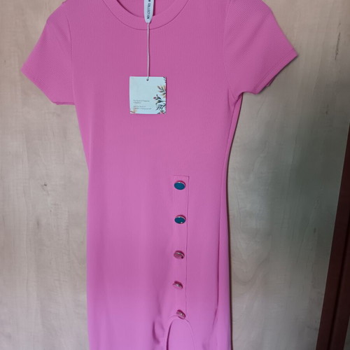Pink mini dress like new, small size, short sleeves with slit and decorative buttons