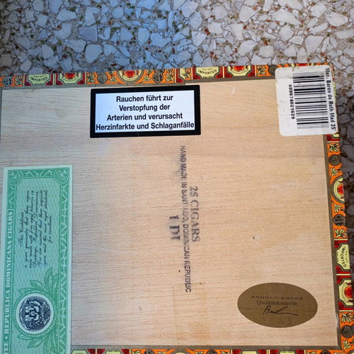 Wooden cigar box used, Maduro 1968e collectible