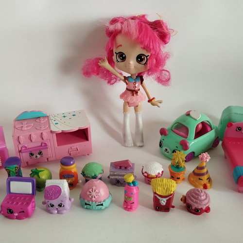 Shopkins figures used, pack of 21 pieces