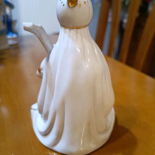 Porcelain statue of Indian girl playing sitar like new, vintage