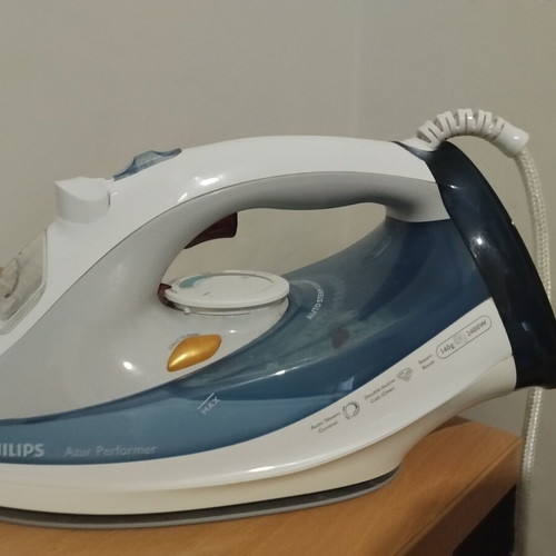 Steam iron like new, fully functional