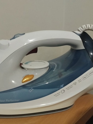 Steam iron like new, fully functional