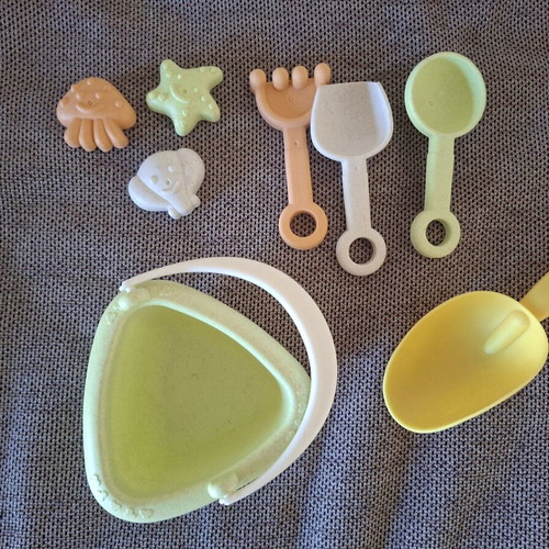 Toy buckets set