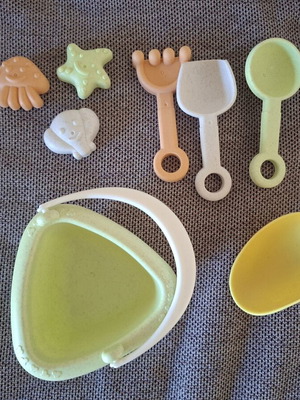 Toy buckets set