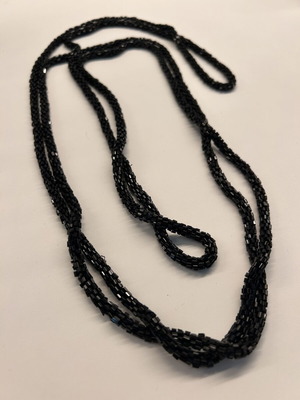 Necklace with black iridescent beads like new