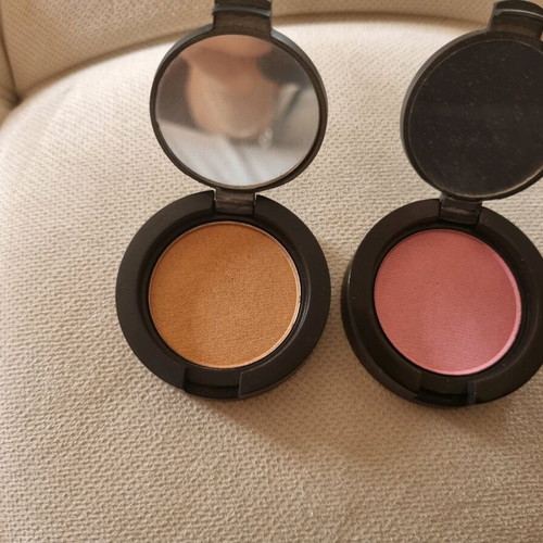 Dust and Cream eyeshadow set like new, 2 pieces