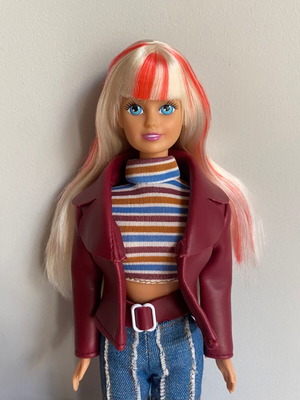 Vintage Sindy Go Girl doll Hasbro used from 1990s