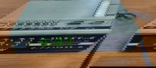 Ρετρό ραδιόφωνο & ρολόι OSKAR AM / FM δεκαετίας του '70 με Ξυπνητήρι που λειτουργεί με "snooze"