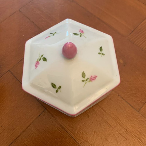 Japanese porcelain decorations with St Michael England mark, excellent condition, set of 2