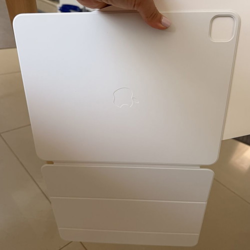 iPad Pro 13” folio cover brand new, white