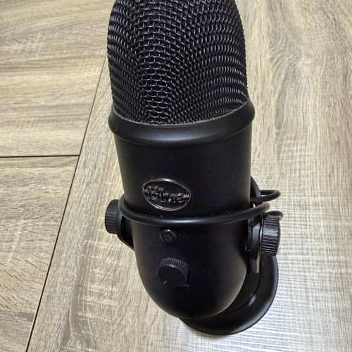 Blue Microphones Yeti Blackout USB Microphone like new