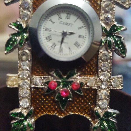 Miniature clock with heart photo frame, analog table clock