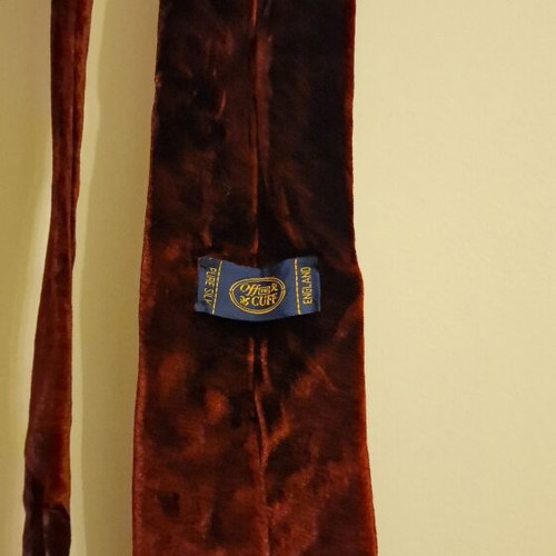 Velvet burgundy tie used, silk and velvet
