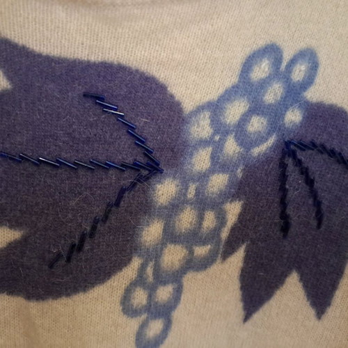 Woolen sweater with leaf pattern