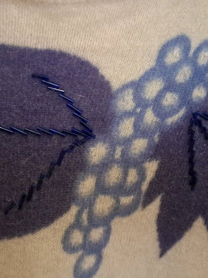 Woolen sweater with leaf pattern