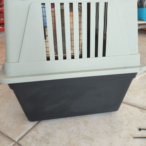 Atlas 40 Ferplast Pet Carrier new with safety lock and water bowl