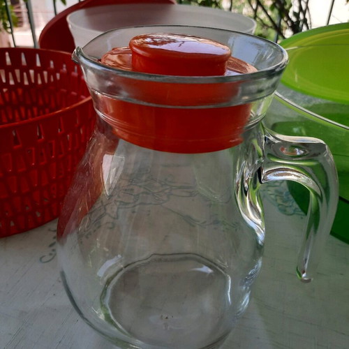 Large Tupperware containers and glass jug like new