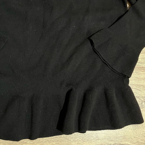 Women's sweater new, black with bows on the back