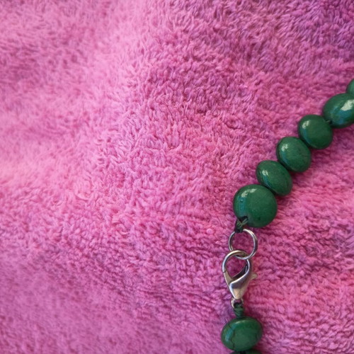 Green necklace like new, bijou