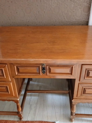 Antika desk in excellent condition without damage