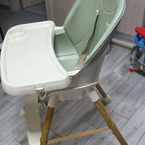 Kiddo highchair used with removable seat and washable cover