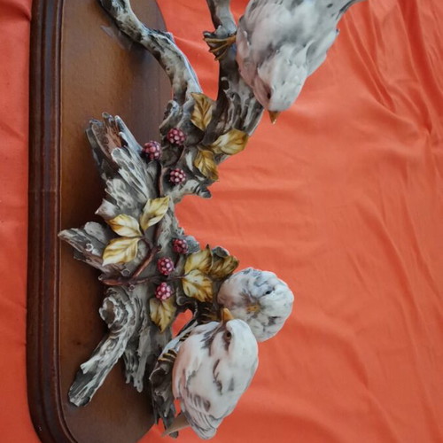 Vintage decorative statue with 3 birds on wooden base like new