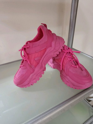 Αθλητικά Total pink σαν καινούργια, νούμερο 38