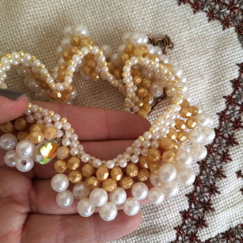 Short romantic necklace with pearls and Swarovski crystal handmade, new