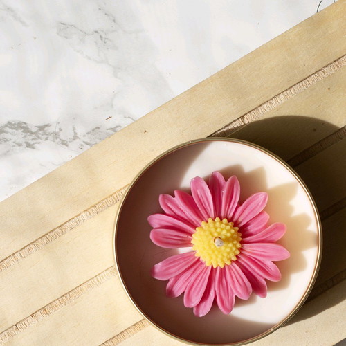 Handmade candle bomboniere in metal container