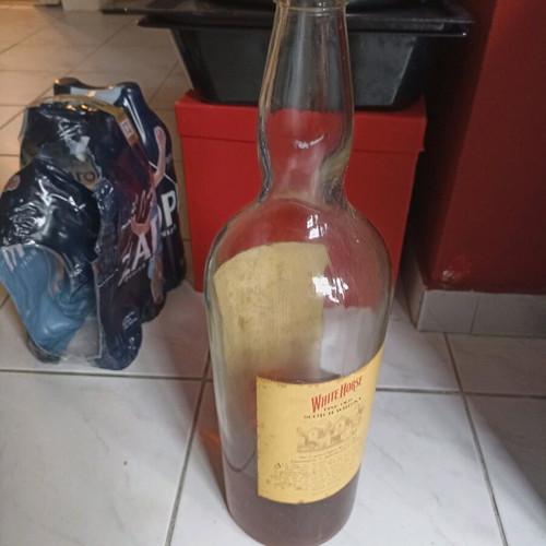 White Horse Whiskey 4.5 L like new, with whiskey, not for drinking