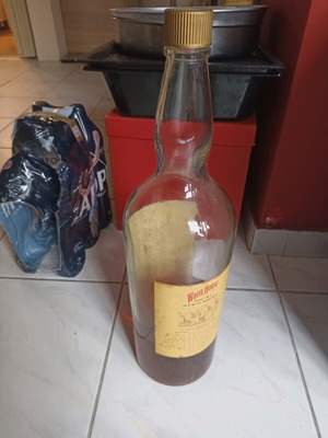White Horse Whiskey 4.5 L like new, with whiskey, not for drinking
