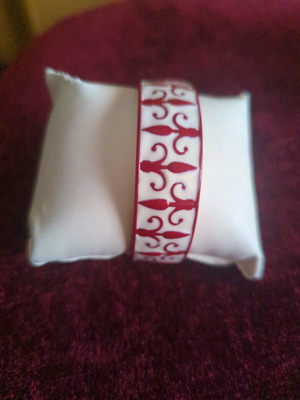 Women's metal bracelet with white and red enamel designs new