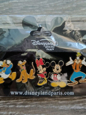 Disney Mickey & Friends collectible pin set new, multicolor