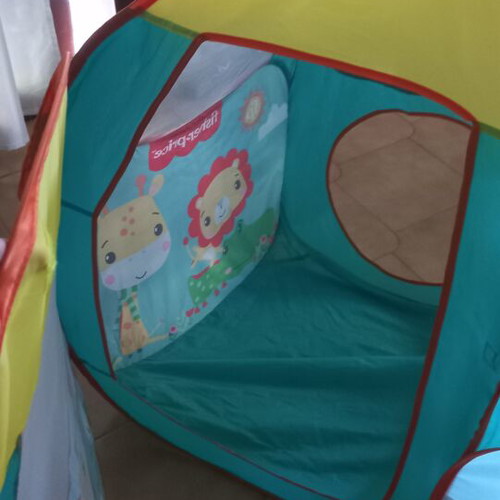 Children's Play Tent like new, easy to fold and store